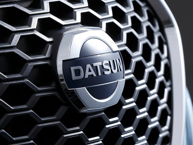Datsun Emblem 640x480