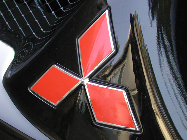 Mitsubishi Emblem 640x480